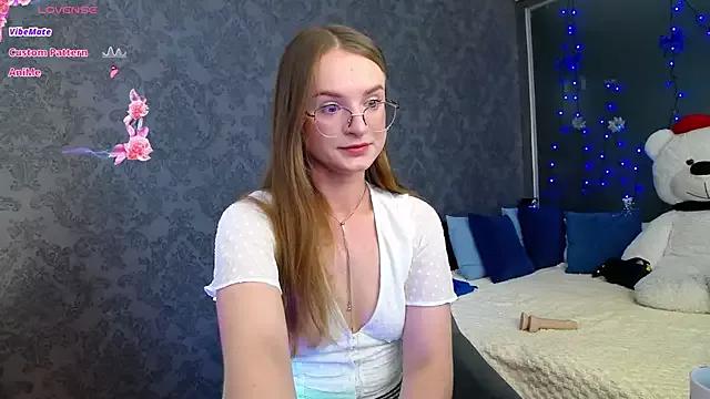 Discover our girls online shows and discover the company of countless livestreamers, with stunning shapes, sex toys and more.