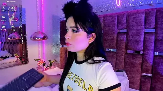 Discover our girls online shows and discover the company of countless livestreamers, with stunning shapes, sex toys and more.