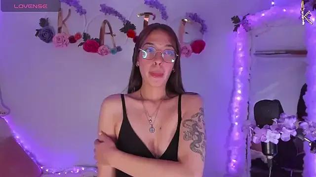 KATERAW from StripChat is Freechat