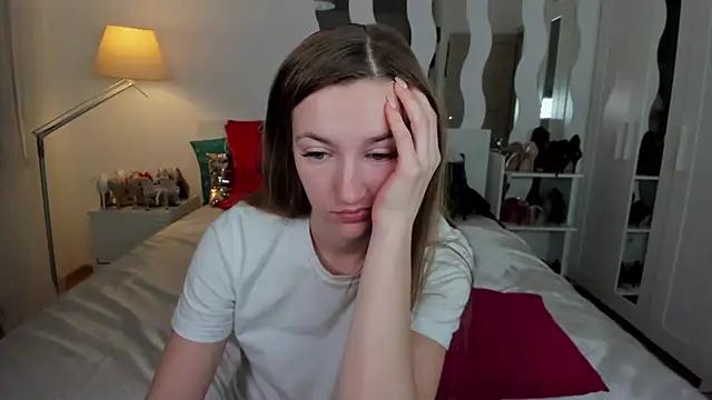Discover our girls online shows and discover the company of countless livestreamers, with stunning shapes, sex toys and more.