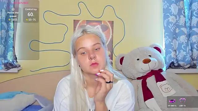 Discover our girls online shows and discover the company of countless livestreamers, with stunning shapes, sex toys and more.