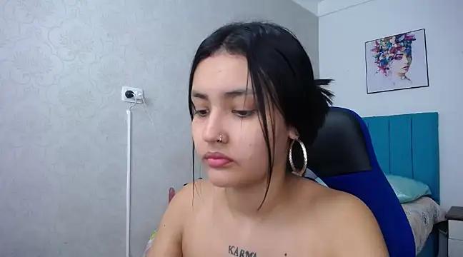 Discover our girls online shows and discover the company of countless livestreamers, with stunning shapes, sex toys and more.