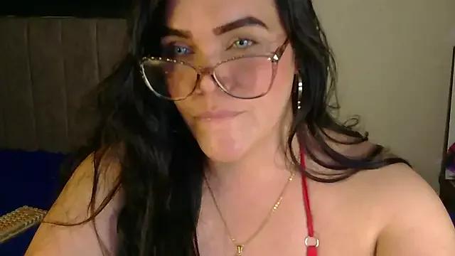 Discover our girls online shows and discover the company of countless livestreamers, with stunning shapes, sex toys and more.