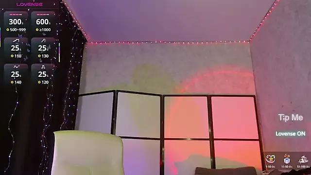 Discover our girls online shows and discover the company of countless livestreamers, with stunning shapes, sex toys and more.