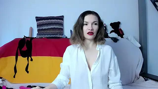 Discover our girls online shows and discover the company of countless livestreamers, with stunning shapes, sex toys and more.