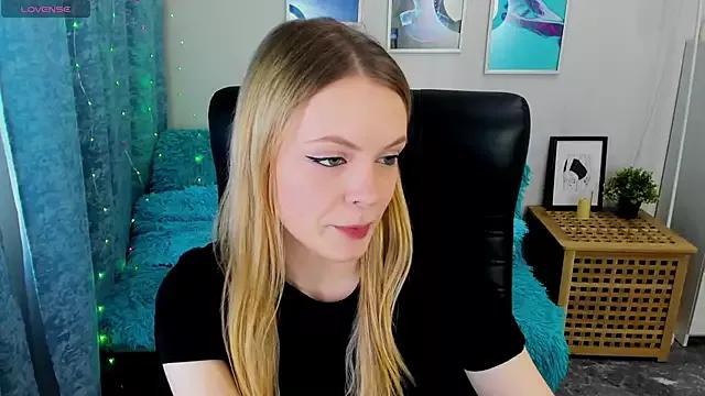 KatherineePierce from StripChat is Freechat