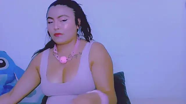 Discover our girls online shows and discover the company of countless livestreamers, with stunning shapes, sex toys and more.