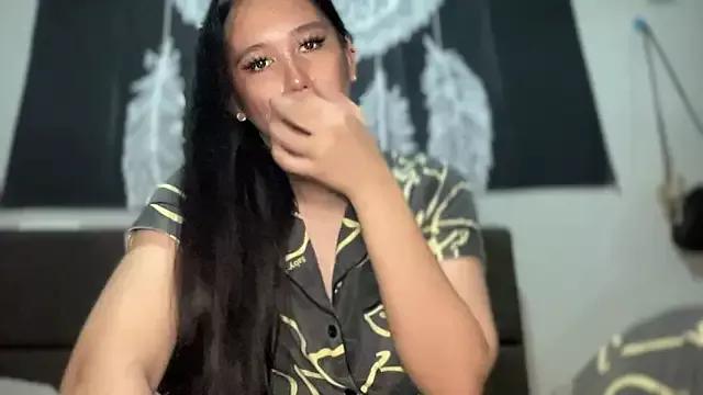 Discover our girls online shows and discover the company of countless livestreamers, with stunning shapes, sex toys and more.
