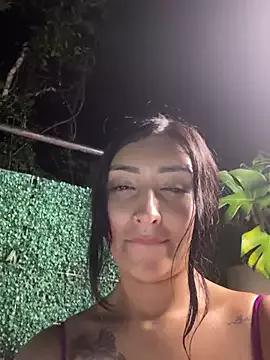 Discover our girls online shows and discover the company of countless livestreamers, with stunning shapes, sex toys and more.