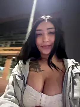 Discover our girls online shows and discover the company of countless livestreamers, with stunning shapes, sex toys and more.