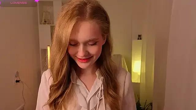 Discover our girls online shows and discover the company of countless livestreamers, with stunning shapes, sex toys and more.