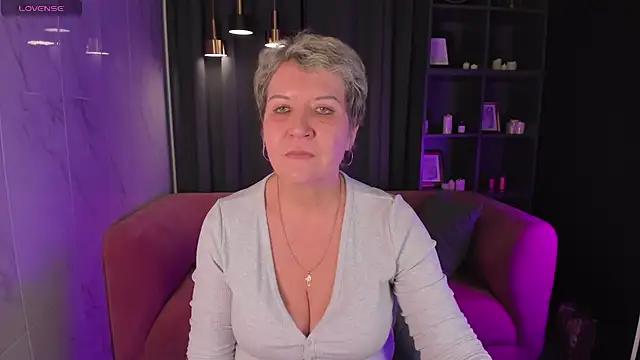 Discover our girls online shows and discover the company of countless livestreamers, with stunning shapes, sex toys and more.