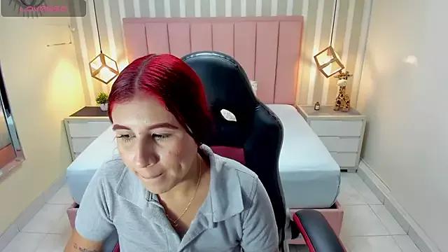 Discover our girls online shows and discover the company of countless livestreamers, with stunning shapes, sex toys and more.