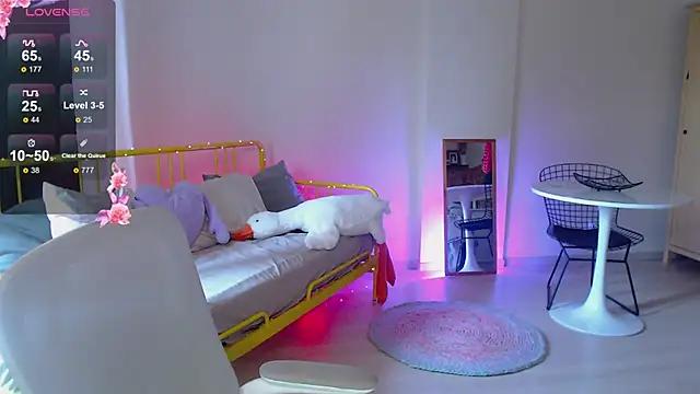 Discover our girls online shows and discover the company of countless livestreamers, with stunning shapes, sex toys and more.