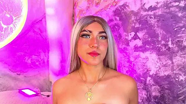 katierouge_ from StripChat is Freechat