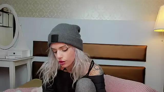 KatniseBabe from StripChat is Freechat