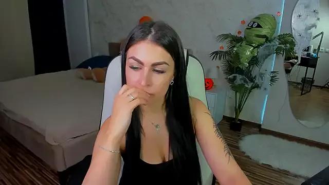 KatrinaBlaze from StripChat is Freechat