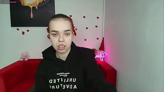 Discover our girls online shows and discover the company of countless livestreamers, with stunning shapes, sex toys and more.