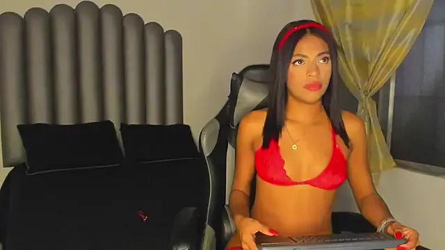 Discover our girls online shows and discover the company of countless livestreamers, with stunning shapes, sex toys and more.