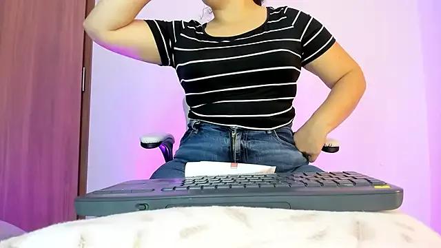 kattypinkk from StripChat