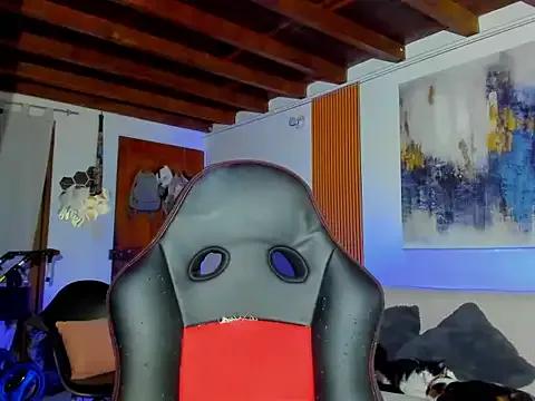 Discover our girls online shows and discover the company of countless livestreamers, with stunning shapes, sex toys and more.