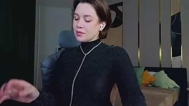 Discover our girls online shows and discover the company of countless livestreamers, with stunning shapes, sex toys and more.