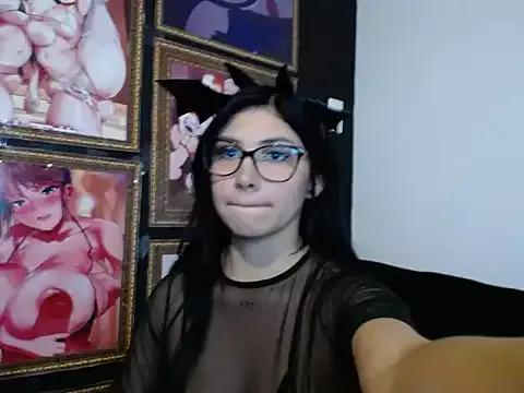 Discover our girls online shows and discover the company of countless livestreamers, with stunning shapes, sex toys and more.
