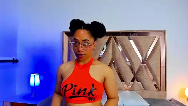 Discover our girls online shows and discover the company of countless livestreamers, with stunning shapes, sex toys and more.