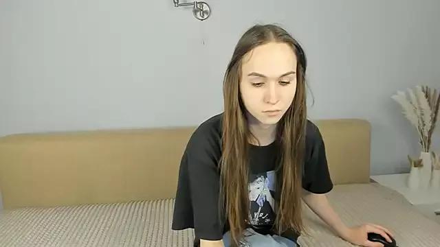 Discover our girls online shows and discover the company of countless livestreamers, with stunning shapes, sex toys and more.