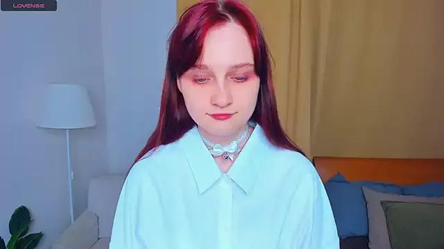 Discover our girls online shows and discover the company of countless livestreamers, with stunning shapes, sex toys and more.