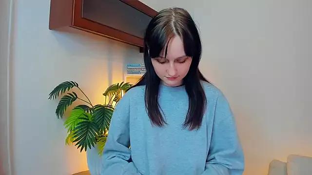 Discover our girls online shows and discover the company of countless livestreamers, with stunning shapes, sex toys and more.