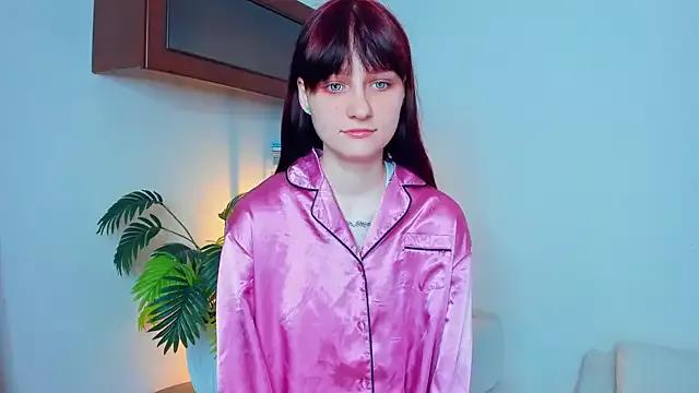 Discover our girls online shows and discover the company of countless livestreamers, with stunning shapes, sex toys and more.