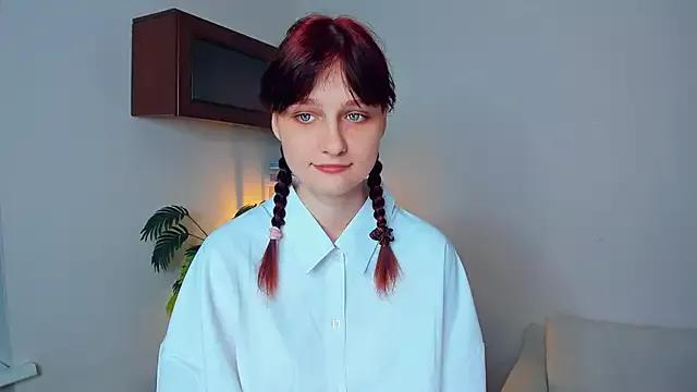 Discover our girls online shows and discover the company of countless livestreamers, with stunning shapes, sex toys and more.