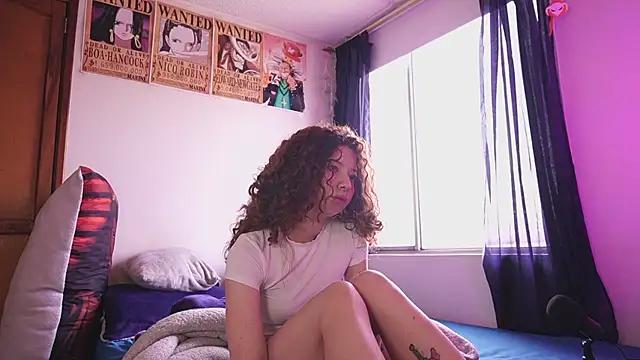 Discover our girls online shows and discover the company of countless livestreamers, with stunning shapes, sex toys and more.