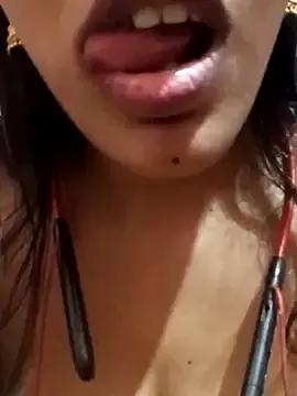 Kaviyaponnu0987 webcams show profile image 