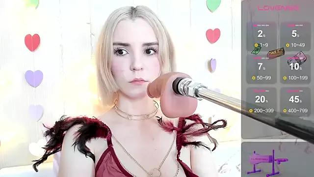 Discover our girls online shows and discover the company of countless livestreamers, with stunning shapes, sex toys and more.