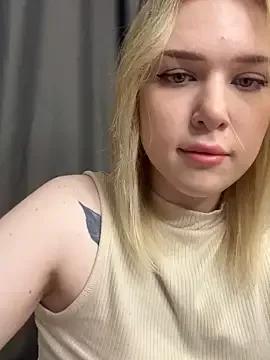 Discover our girls online shows and discover the company of countless livestreamers, with stunning shapes, sex toys and more.