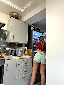 Discover our girls online shows and discover the company of countless livestreamers, with stunning shapes, sex toys and more.