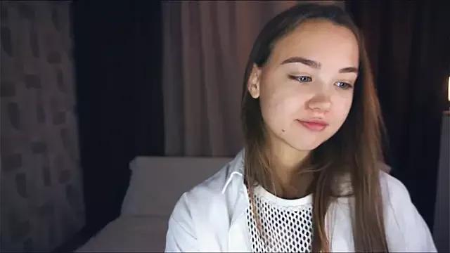Discover our girls online shows and discover the company of countless livestreamers, with stunning shapes, sex toys and more.