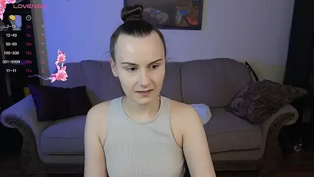 Kelly_Cartier from StripChat is Freechat