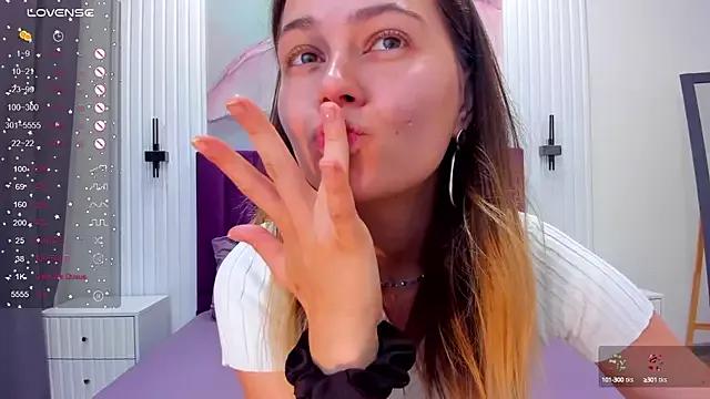 Kelly_Cuutie from StripChat