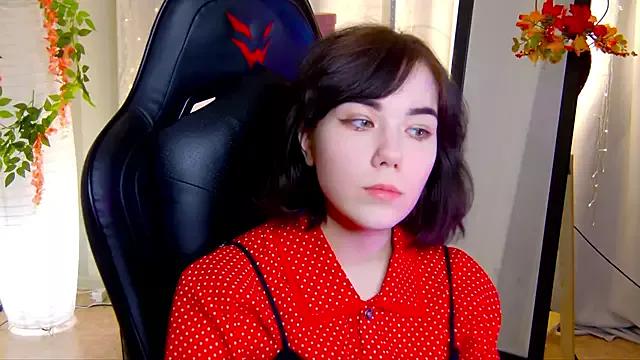 Discover our girls online shows and discover the company of countless livestreamers, with stunning shapes, sex toys and more.