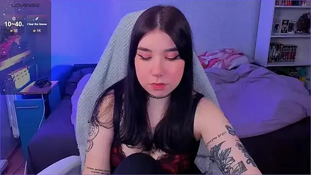 Discover our girls online shows and discover the company of countless livestreamers, with stunning shapes, sex toys and more.