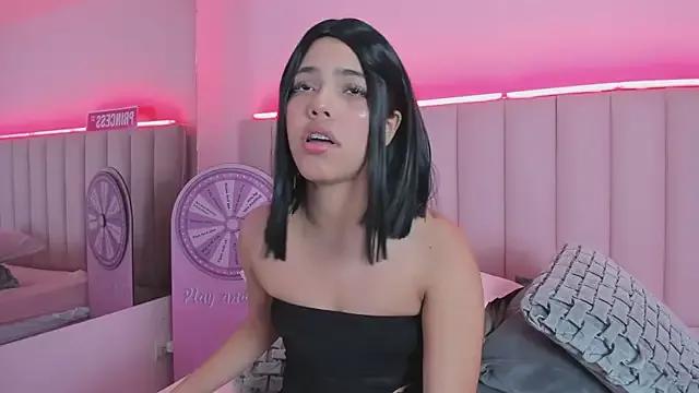 KellyOlsenbe from StripChat