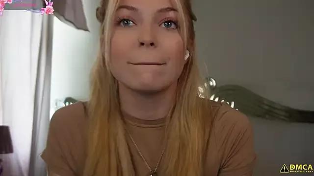 kellypeachcake from StripChat is Freechat