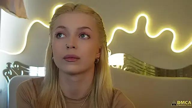 kellypeachcake from StripChat is Freechat