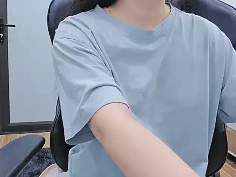 Kemmy_babe20 from StripChat