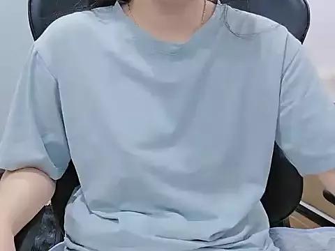 Kemmy_babe20 from StripChat