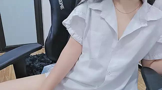 Kemmy_babe20 from StripChat