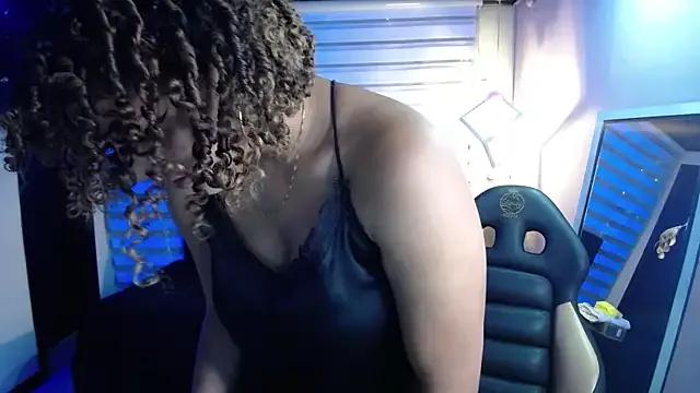 Discover our girls online shows and discover the company of countless livestreamers, with stunning shapes, sex toys and more.